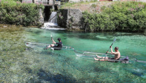 Kayak transparent sur la Sorgue